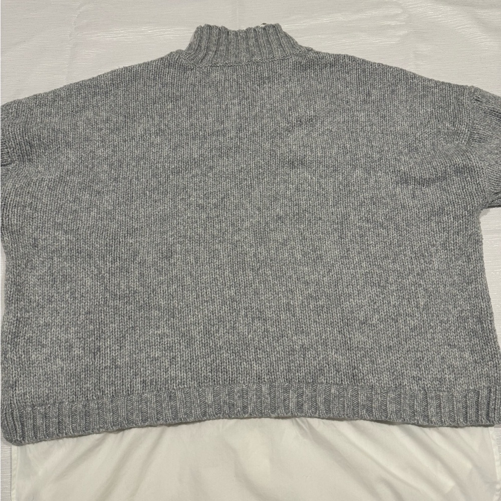 Gray Cable Knit Sweater with White Layered Hem Size XL Old Money Put-Together - Picture 5 of 8